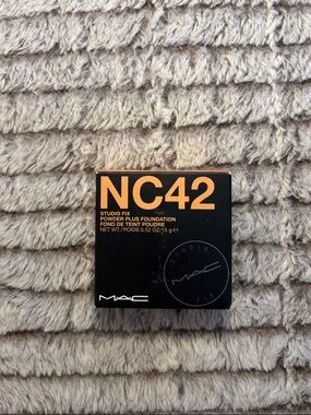 MAC Studio Fix NC42 Studio Fix Powder Plus Foundation